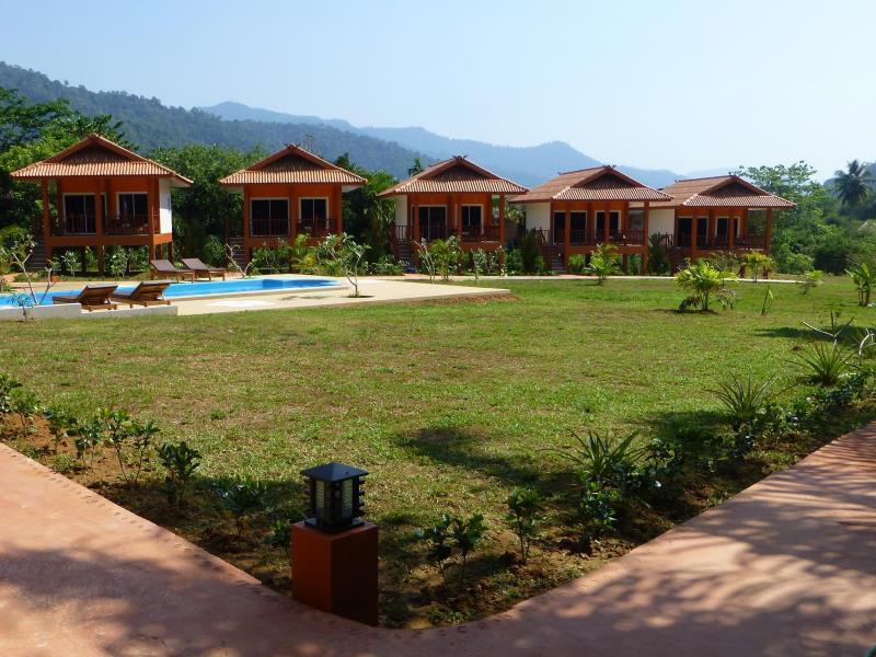 Khao Sok Jasmine Garden Resort - Sha Certified Khao Sok National Park Extérieur photo